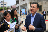 优米体育化肥总经理王红军在活动现场接受媒体采访